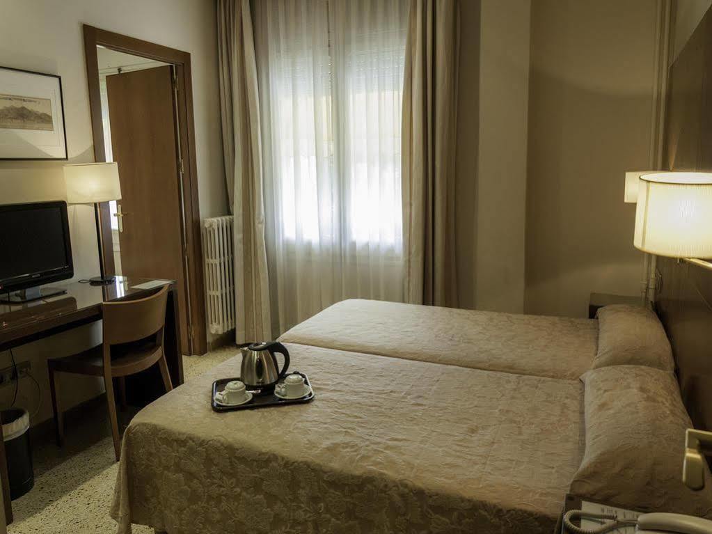Hotel Ramon Berenguer Iv 2*
